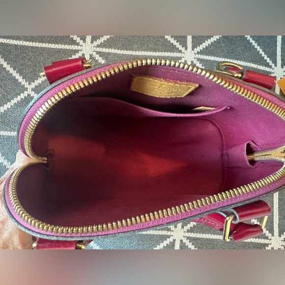 Louis Vuitton Vernis Alma BB with dust bag, strap and box. Comes with COA. - Picture 9 of 15